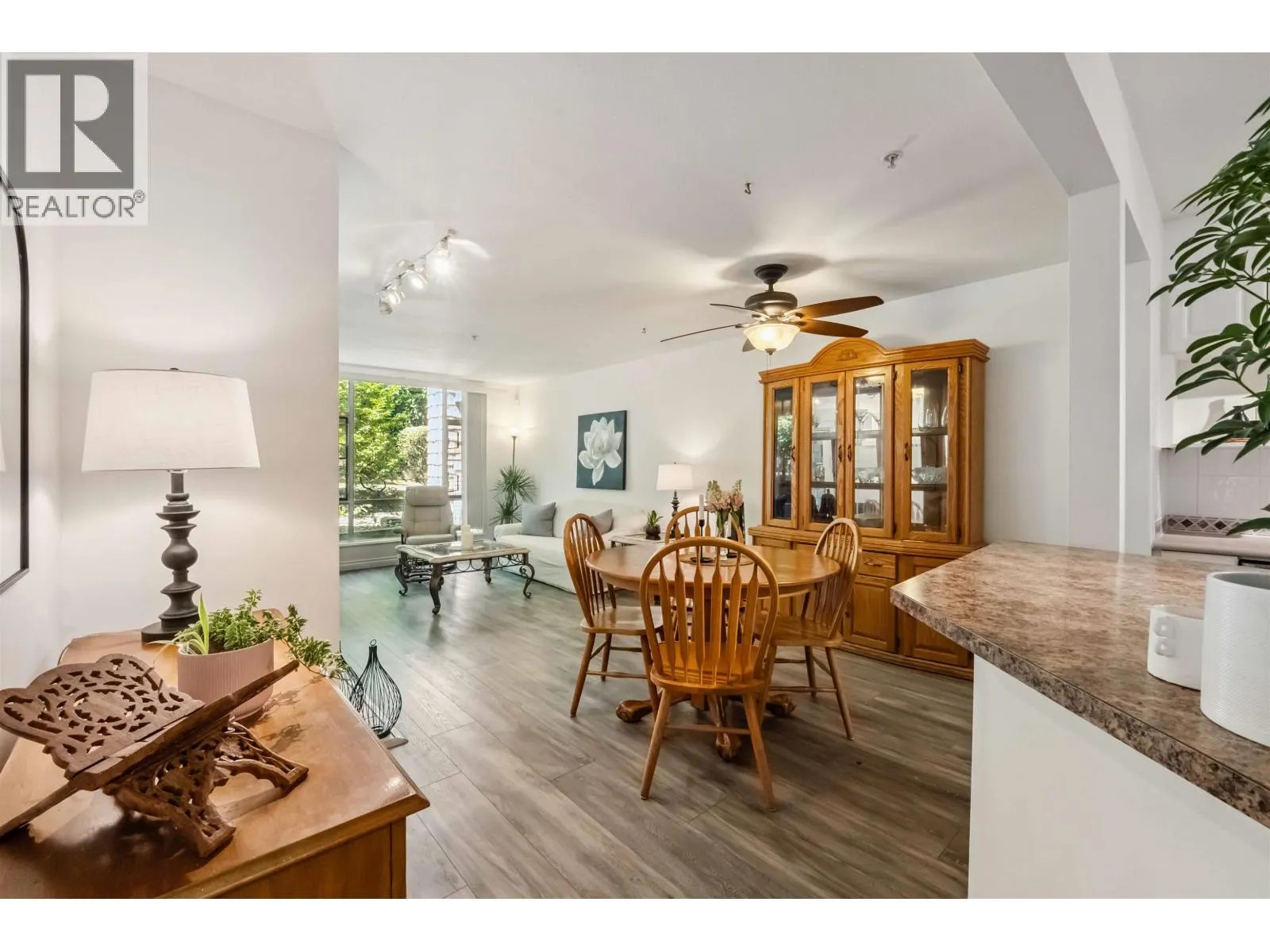 206 22233 RIVER ROAD