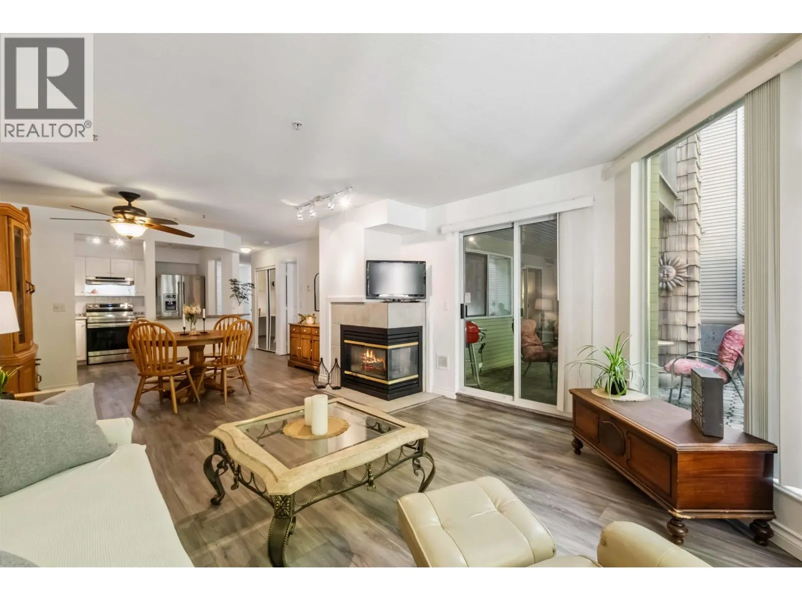 206 22233 RIVER ROAD