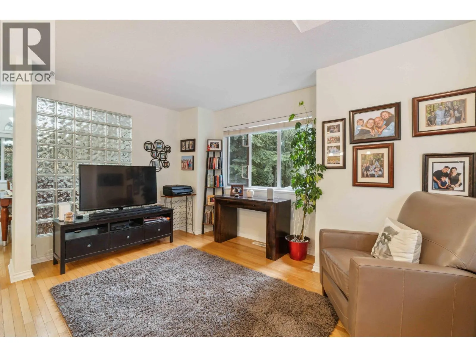 28 DEERWOOD PLACE