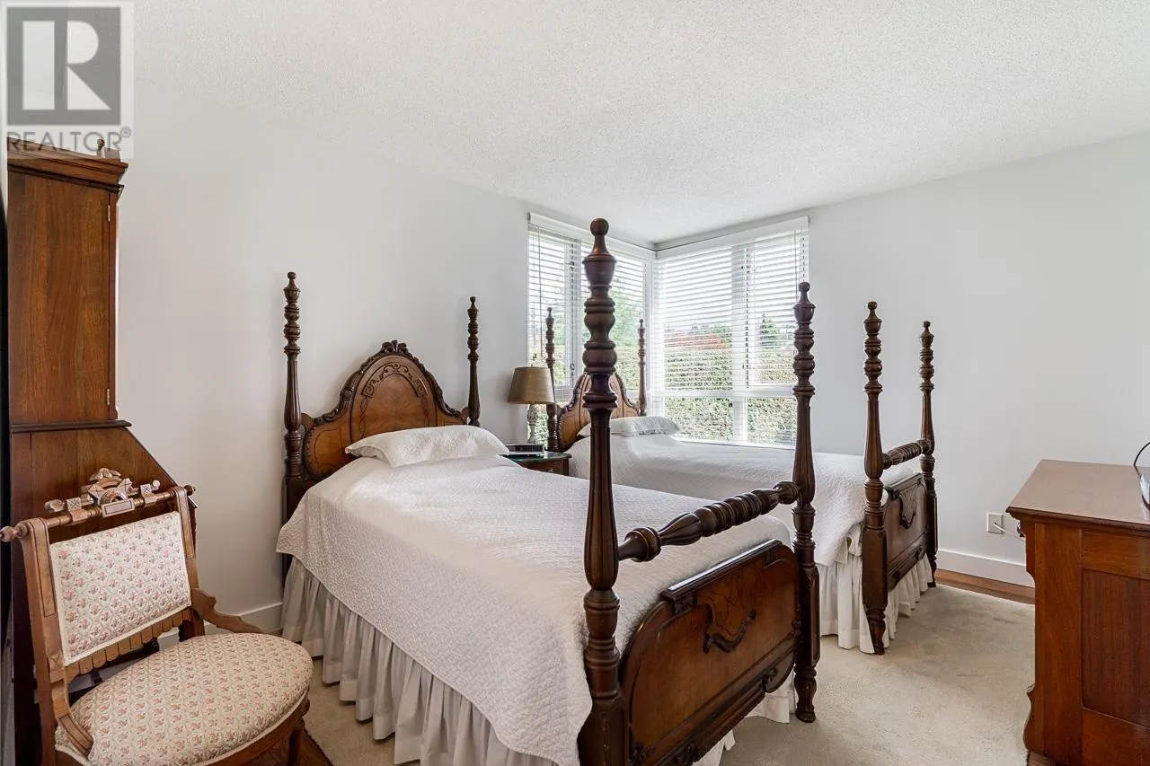 301 2203 BELLEVUE AVENUE