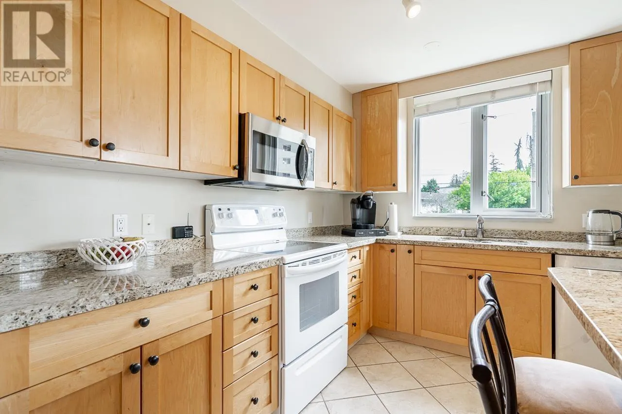 301 2203 BELLEVUE AVENUE