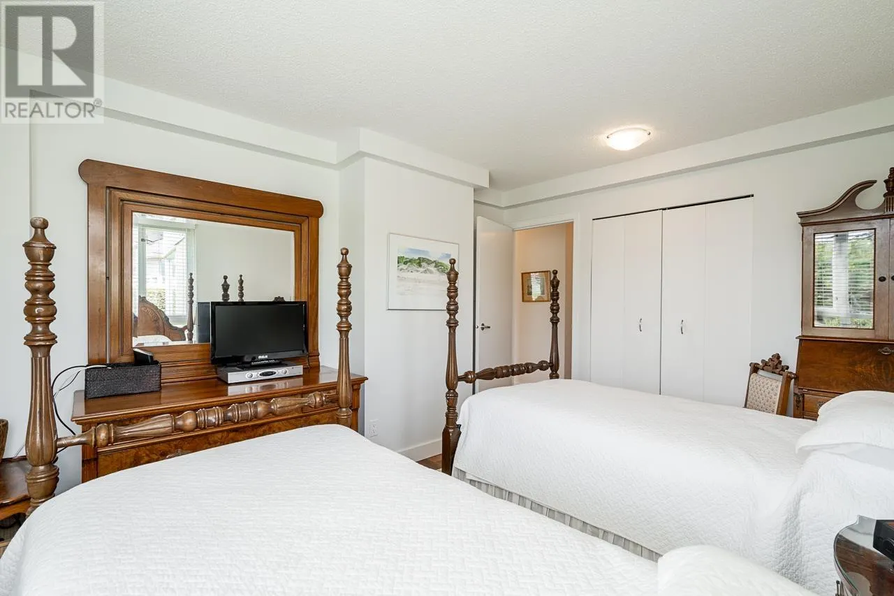 301 2203 BELLEVUE AVENUE