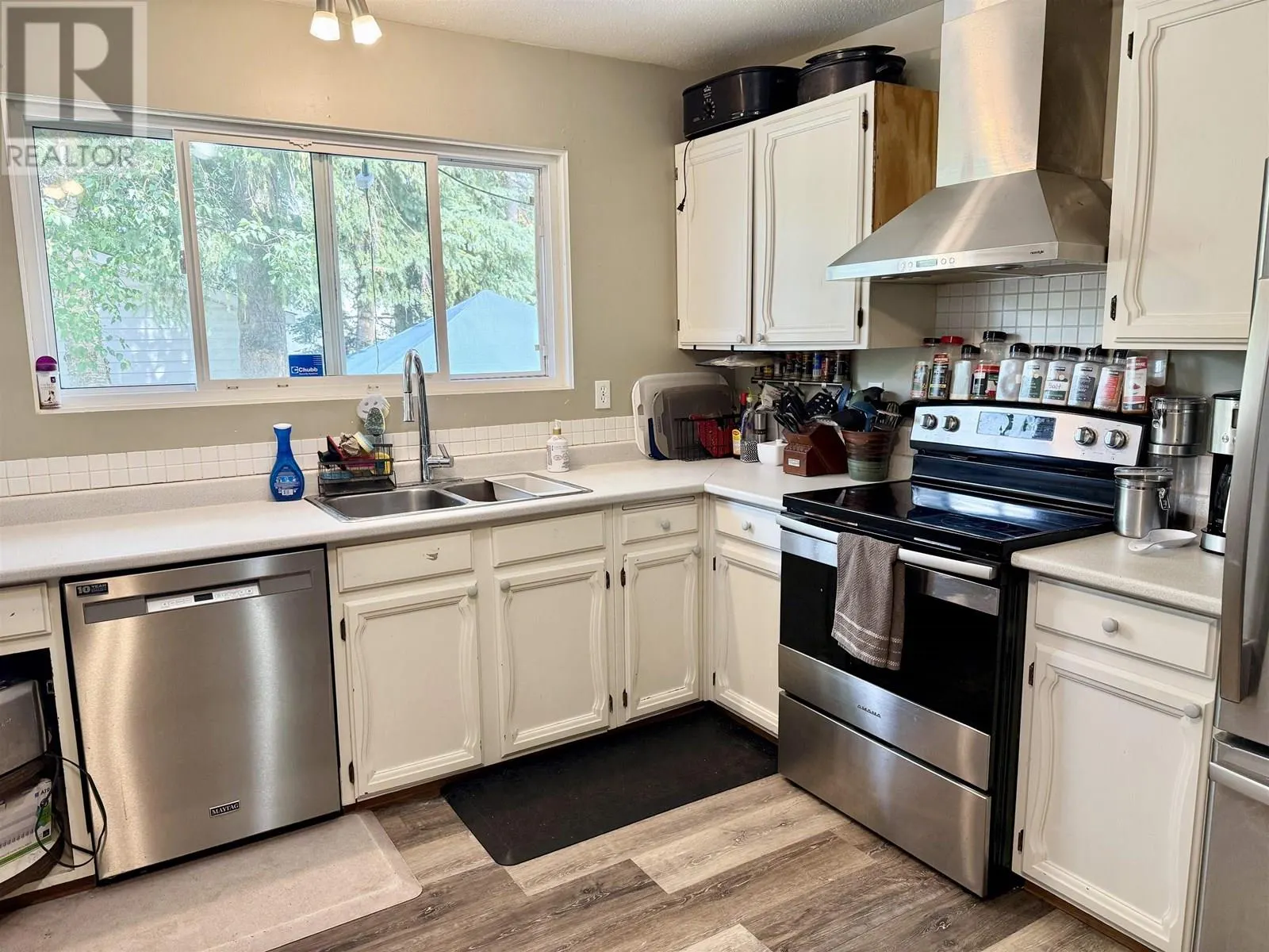 2908 RIDGEVIEW DRIVE
