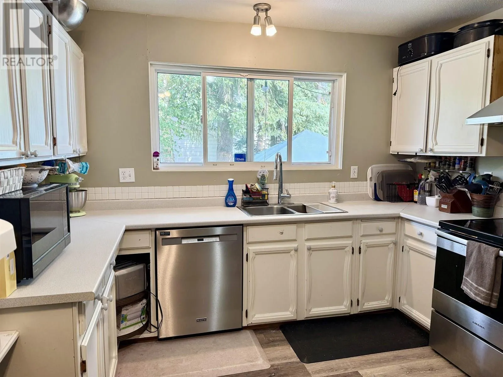 2908 RIDGEVIEW DRIVE