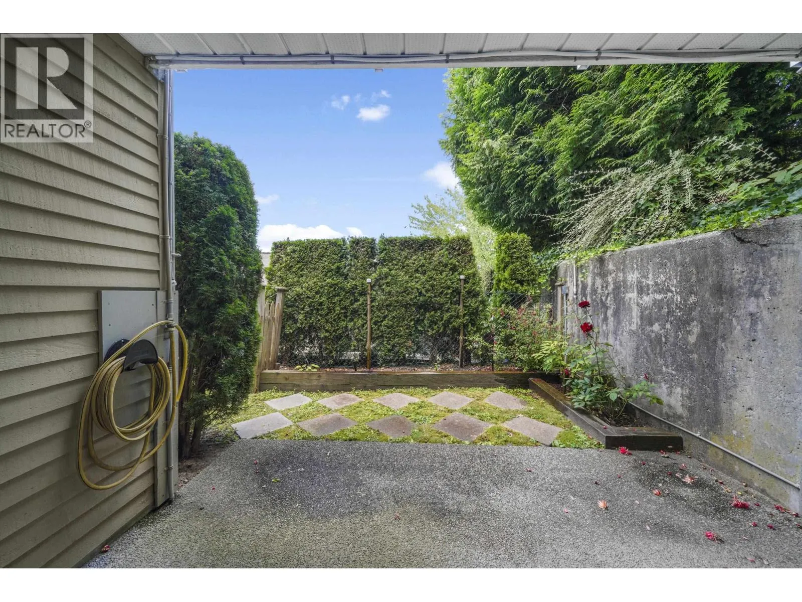 1105 BENNET DRIVE