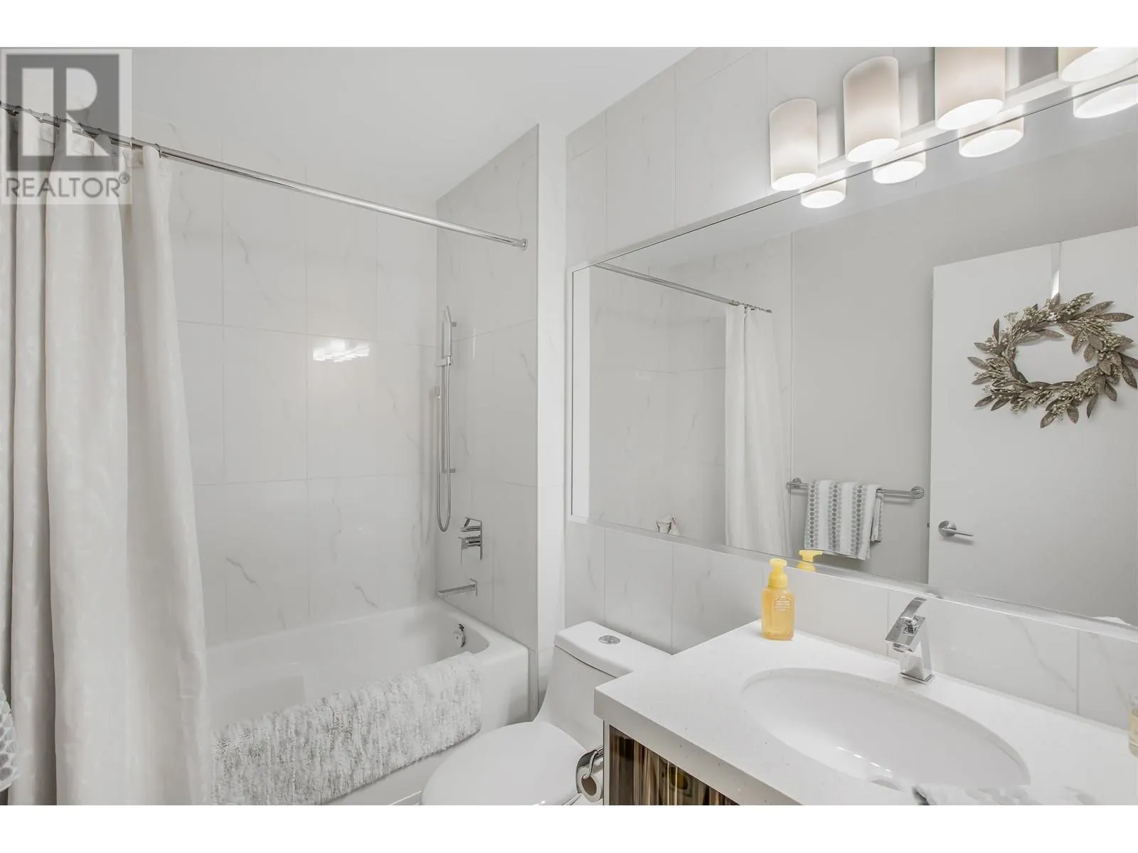 604 22318 LOUGHEED HIGHWAY