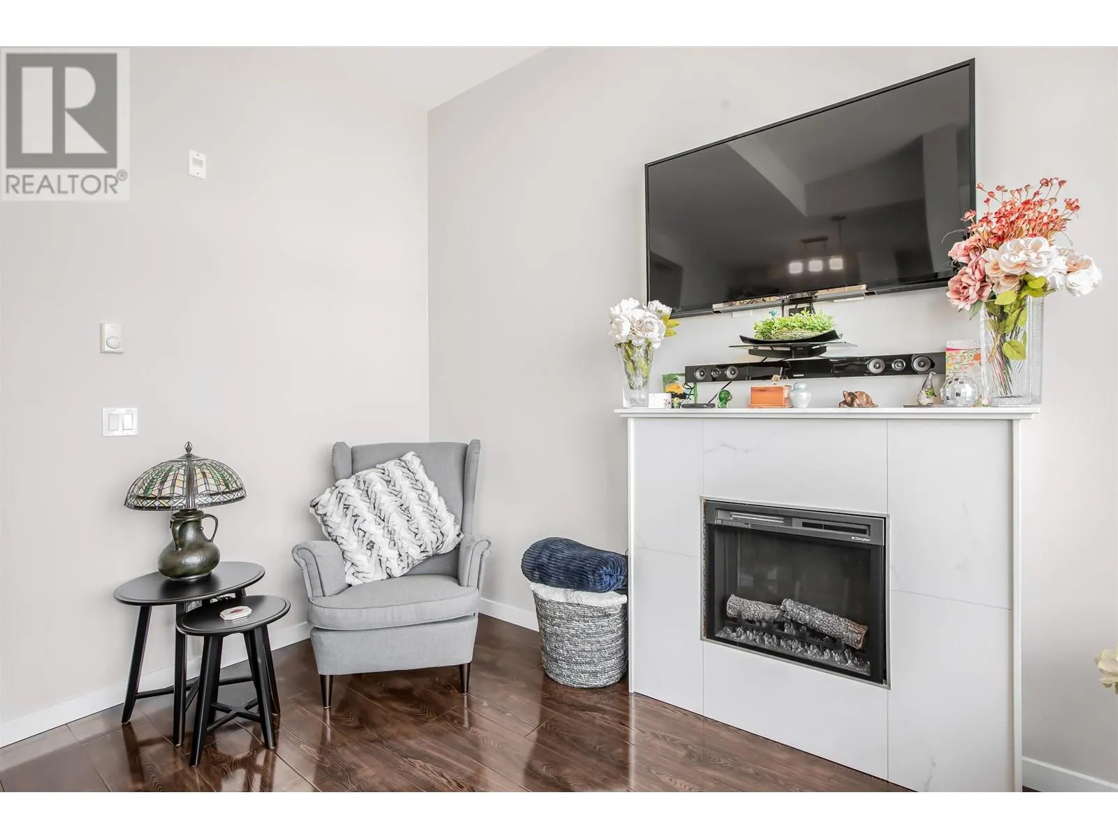 604 22318 LOUGHEED HIGHWAY
