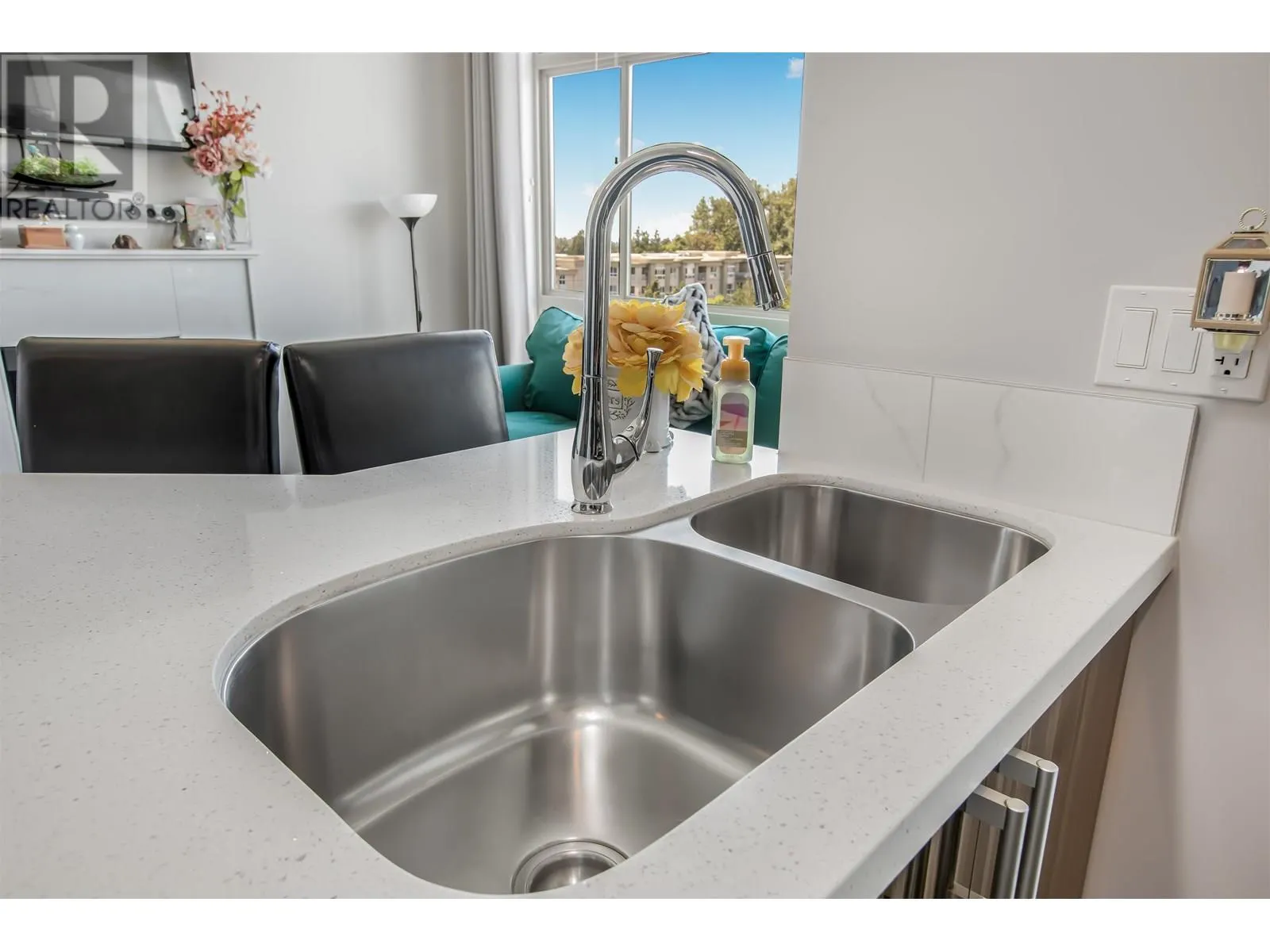 604 22318 LOUGHEED HIGHWAY