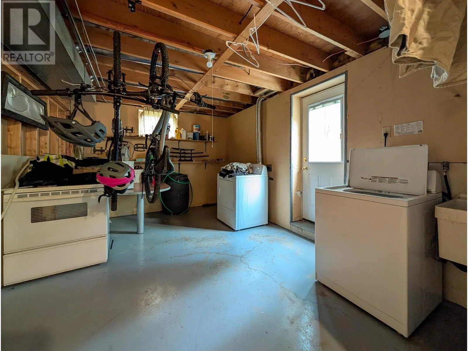 1033 NELSON CRESCENT