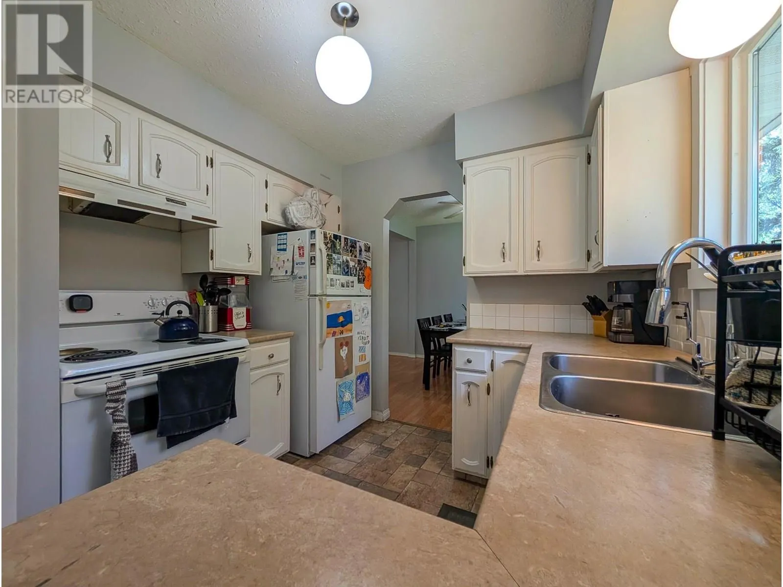 1033 NELSON CRESCENT