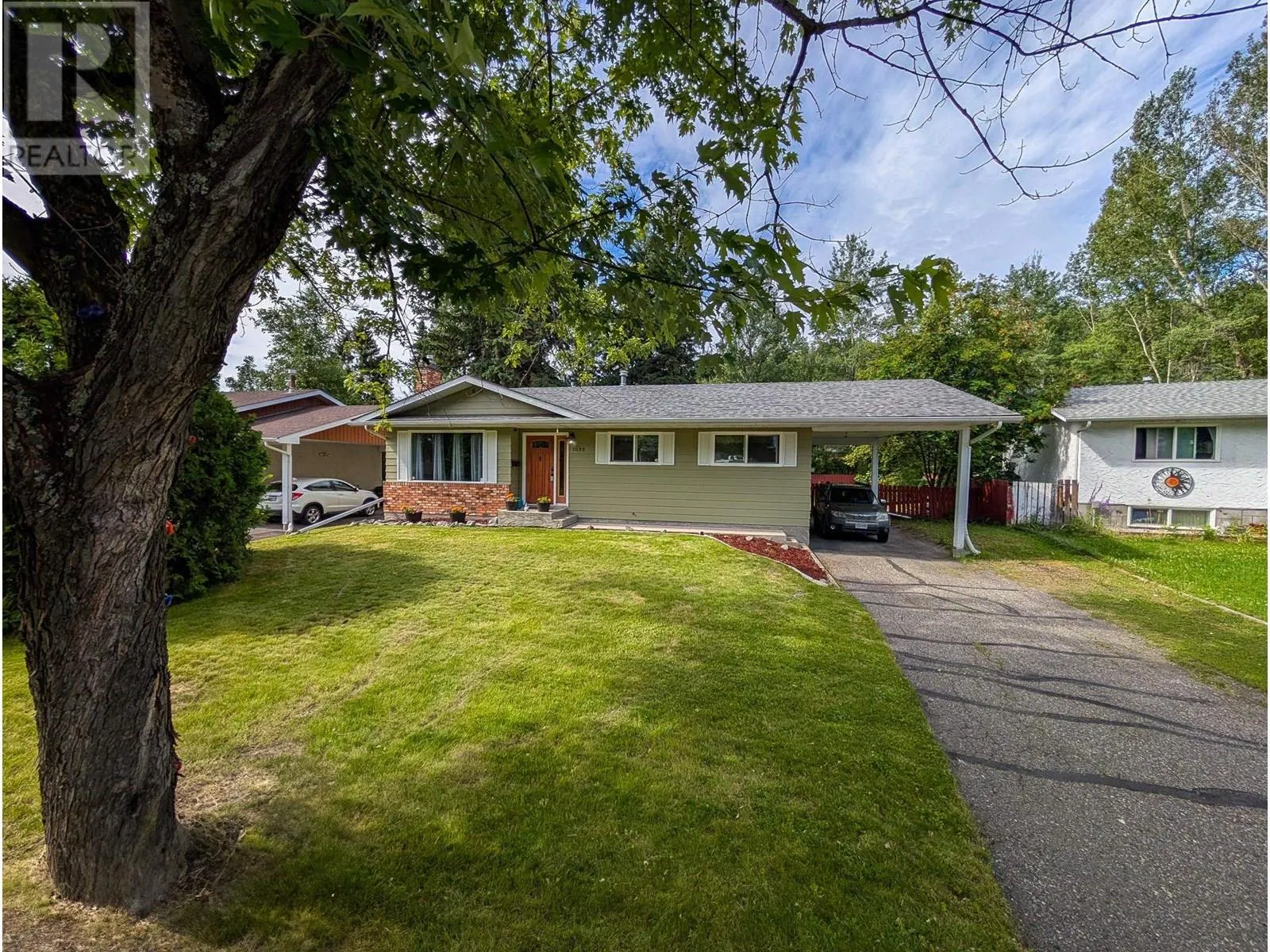 1033 NELSON CRESCENT