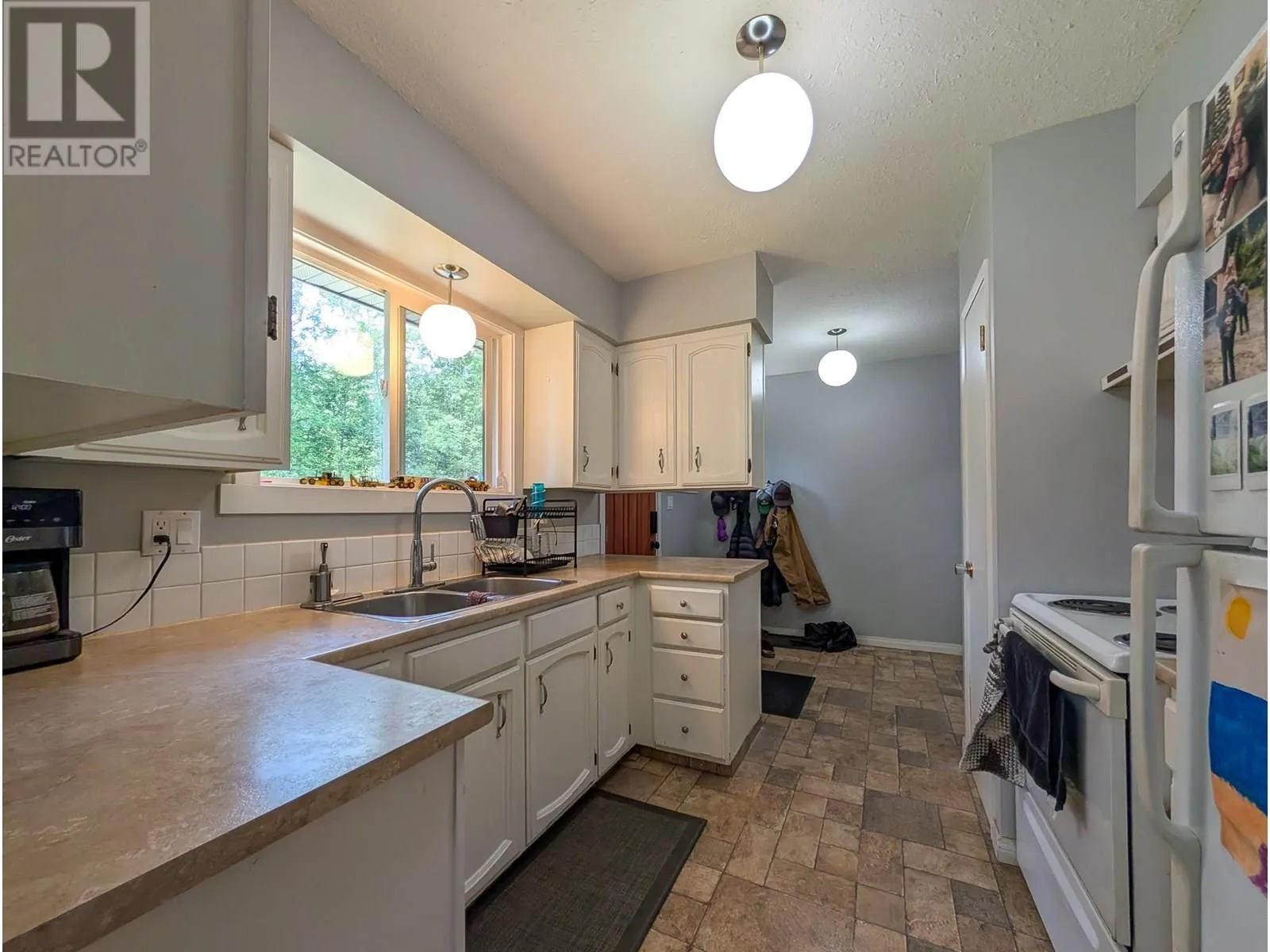 1033 NELSON CRESCENT
