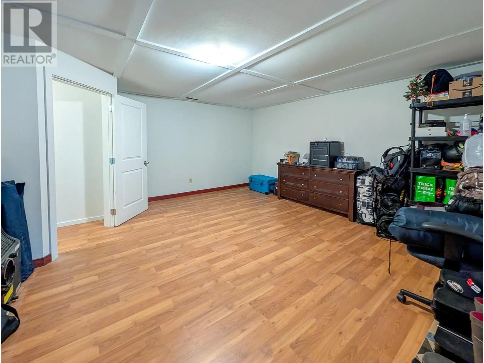 1033 NELSON CRESCENT