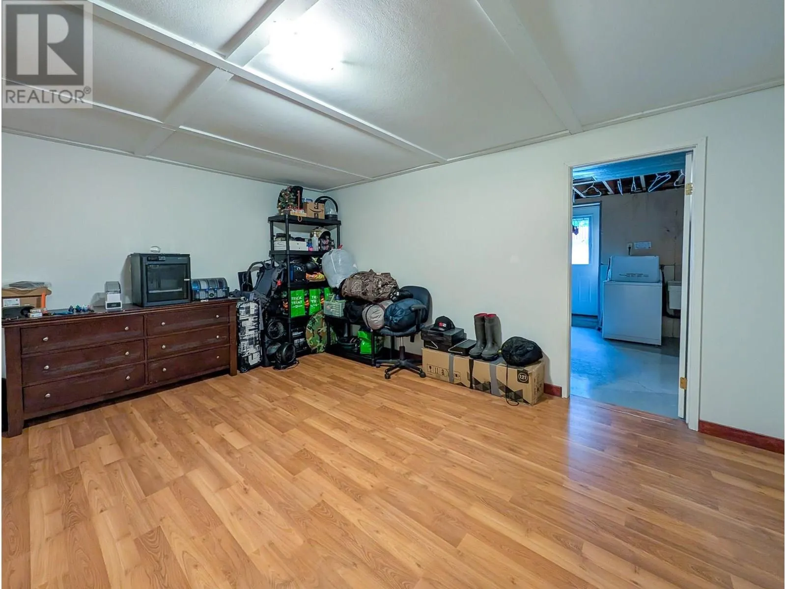 1033 NELSON CRESCENT