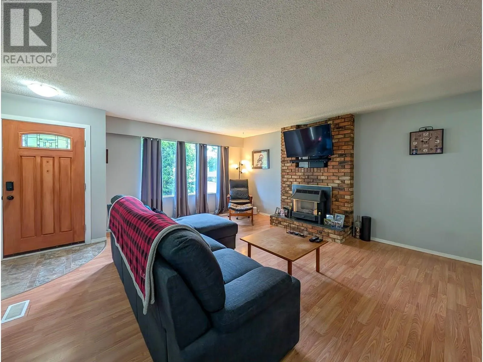 1033 NELSON CRESCENT