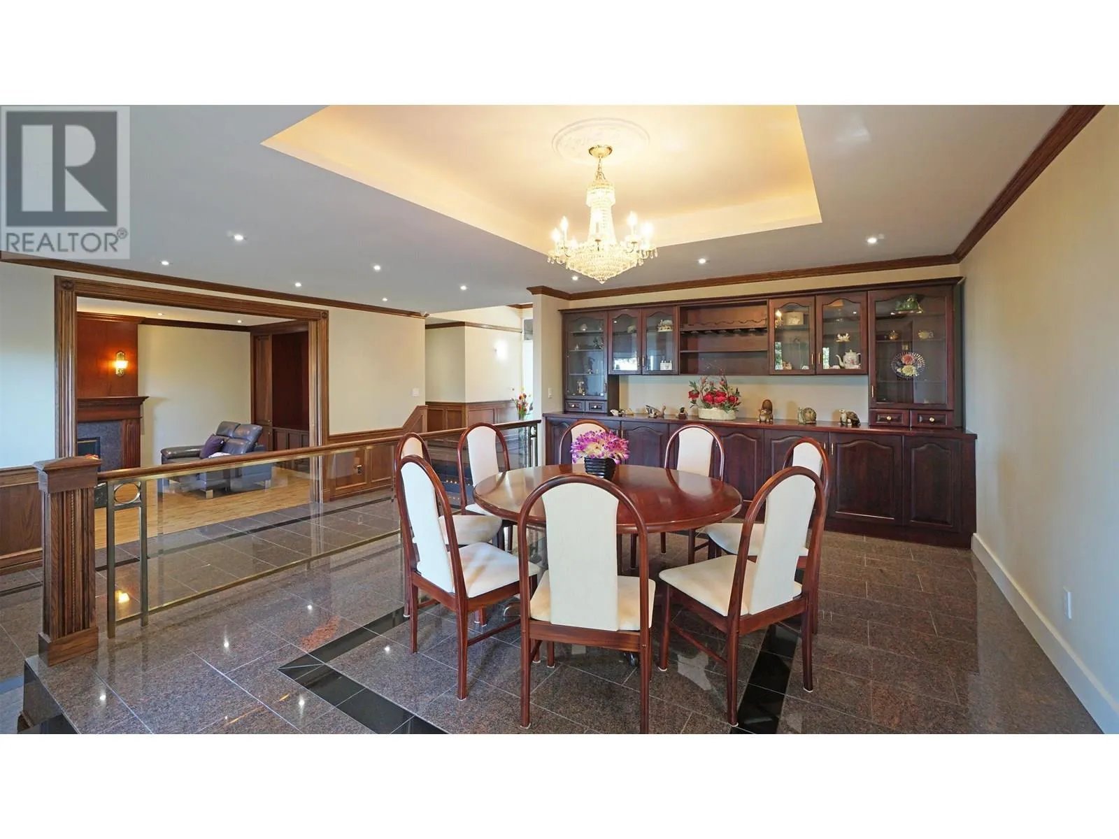 1015 PACIFIC DRIVE