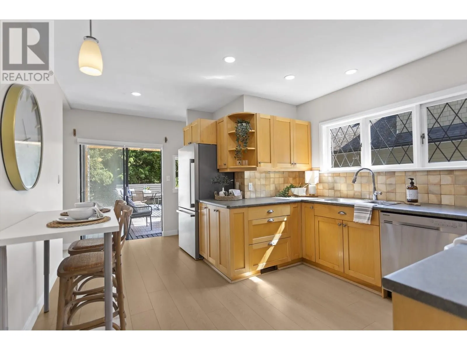 1232 W 21ST STREET