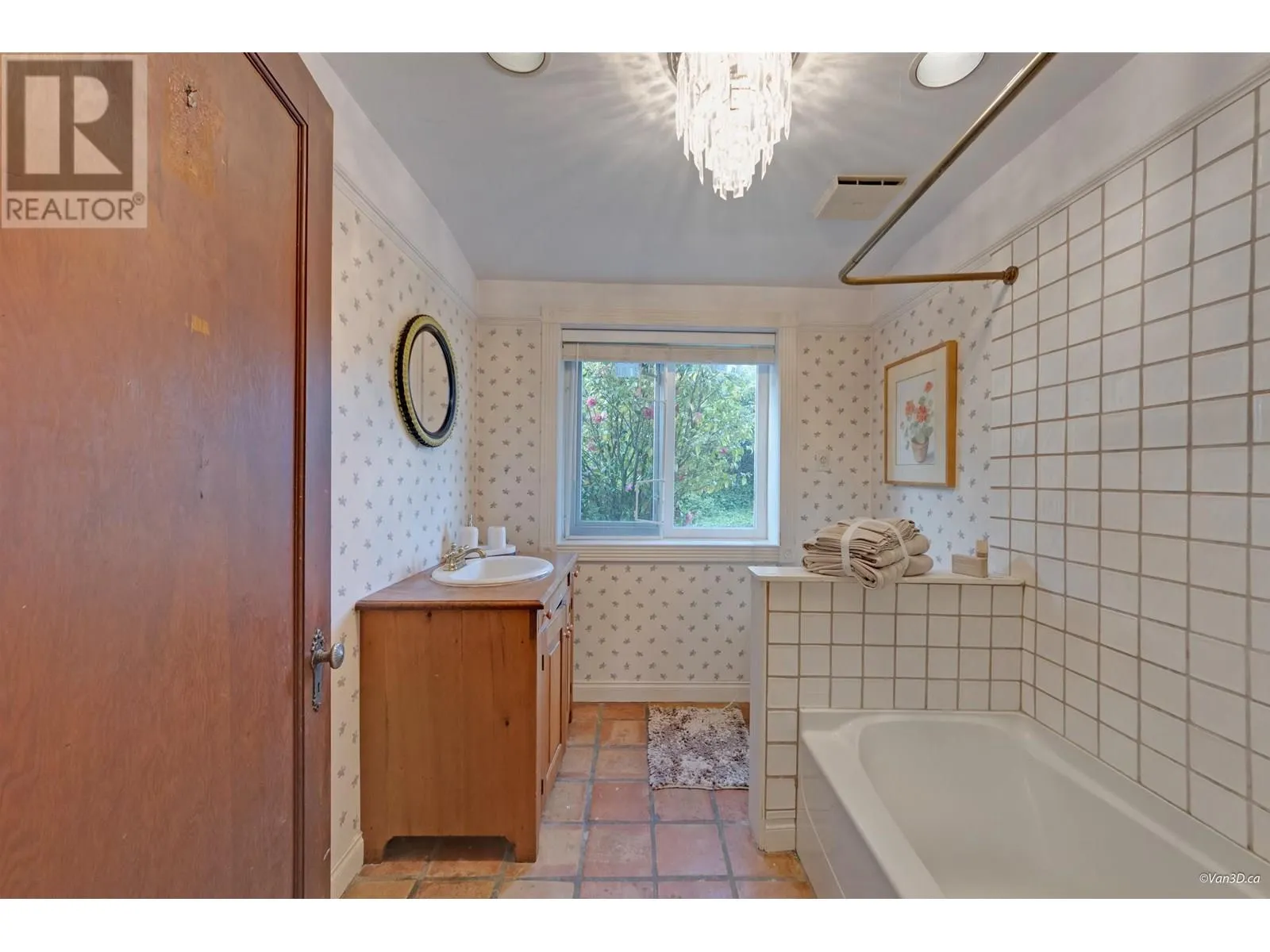 825 8TH STREET