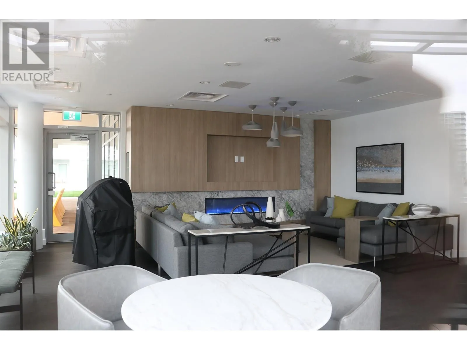 1808 908 QUAYSIDE DRIVE