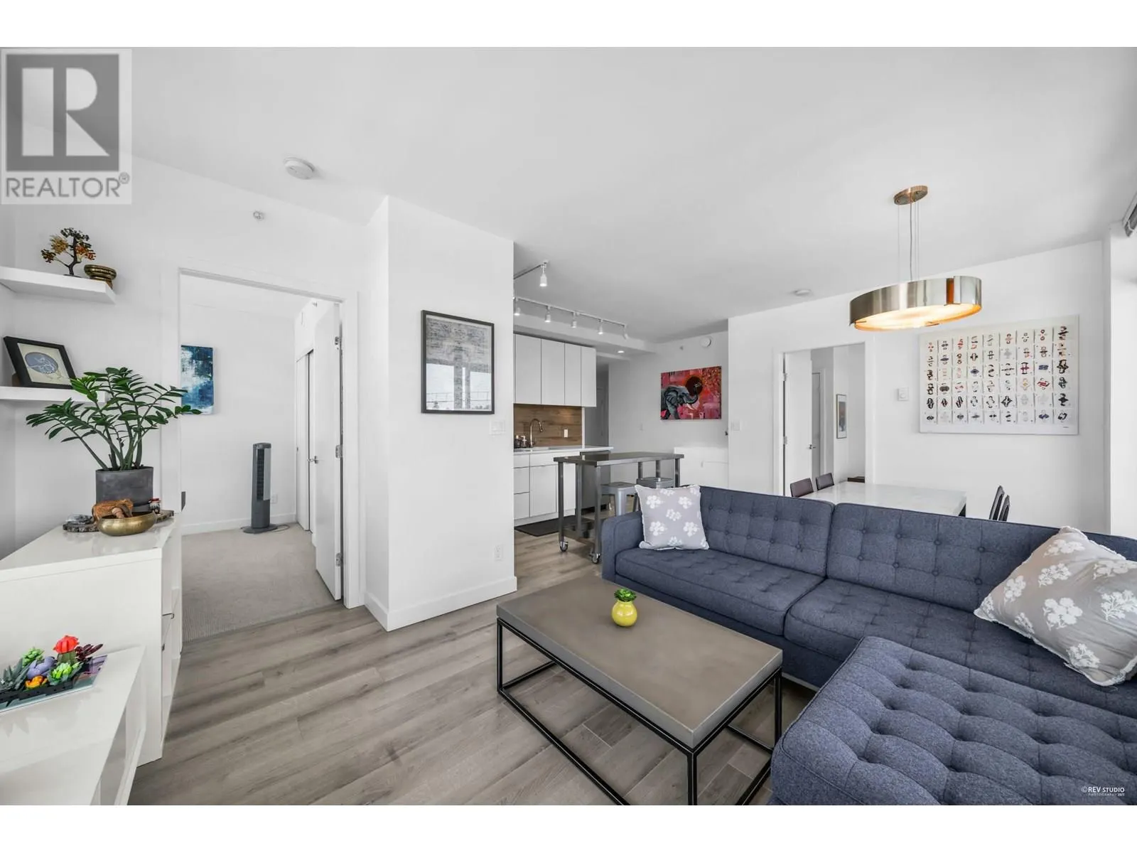 1203 200 NELSON'S CRESCENT