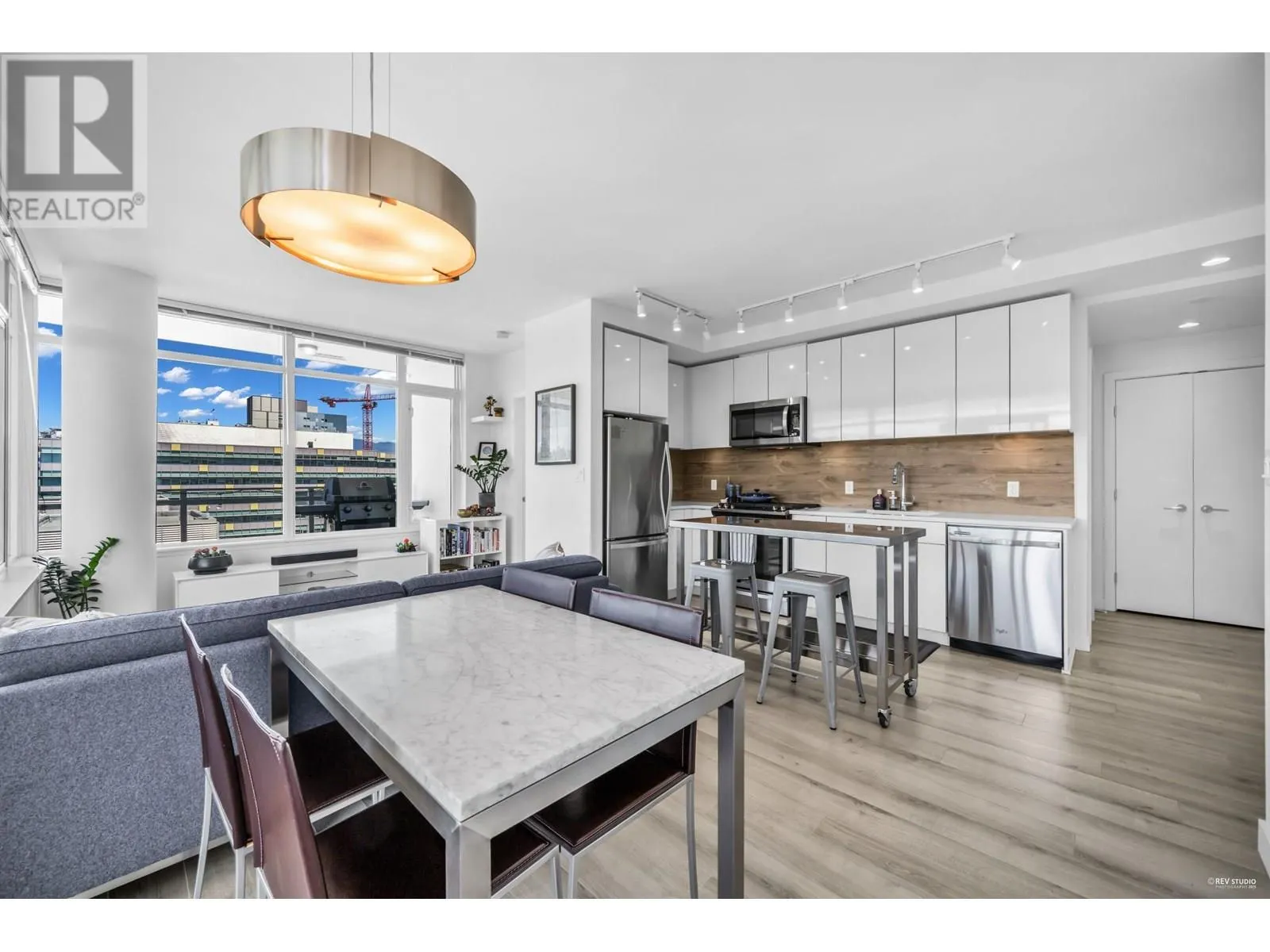 1203 200 NELSON'S CRESCENT