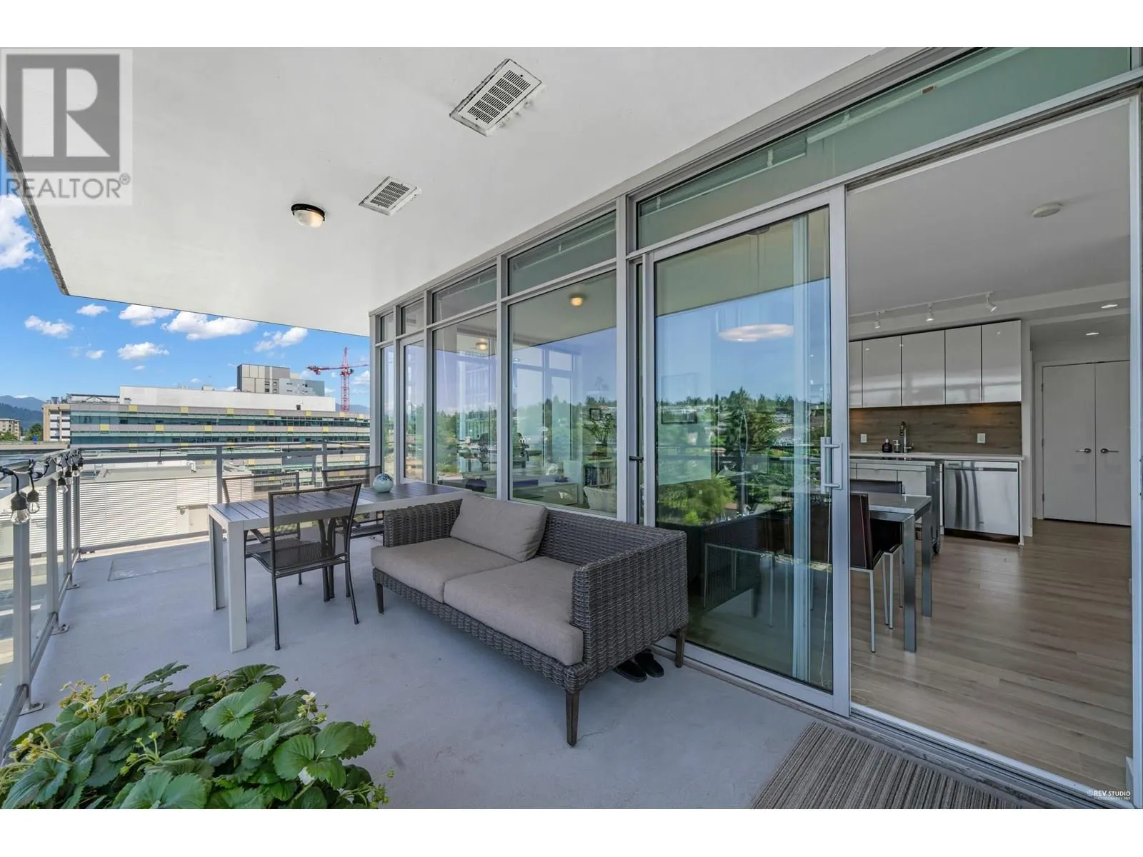 1203 200 NELSON'S CRESCENT