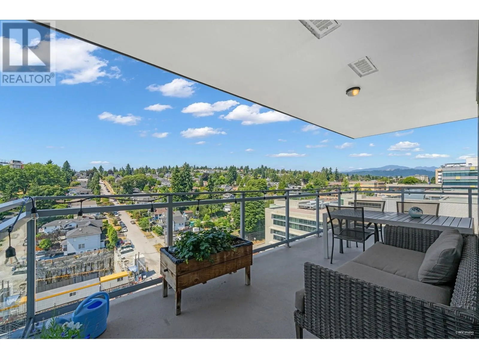 1203 200 NELSON'S CRESCENT