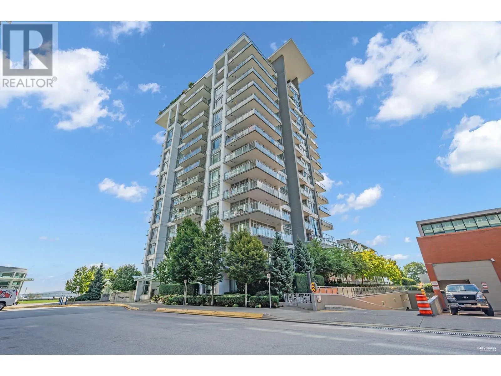1203 200 NELSON'S CRESCENT