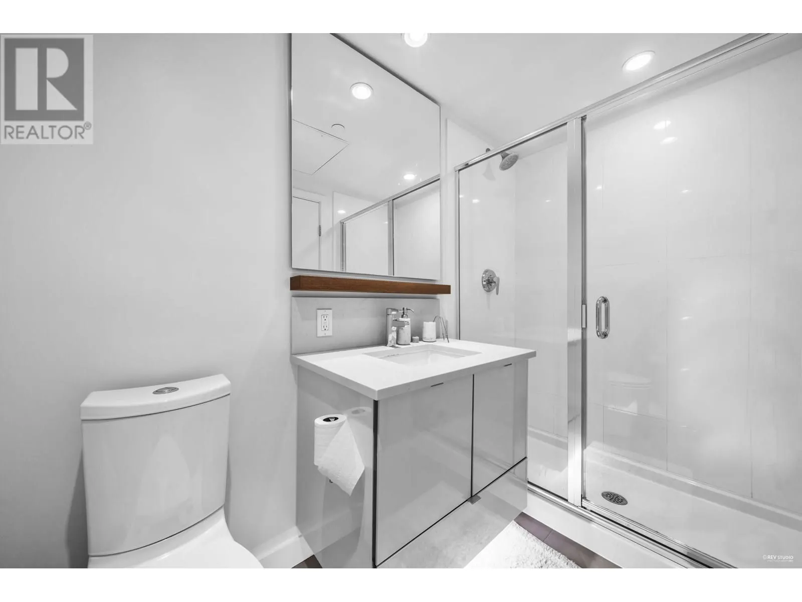 1203 200 NELSON'S CRESCENT