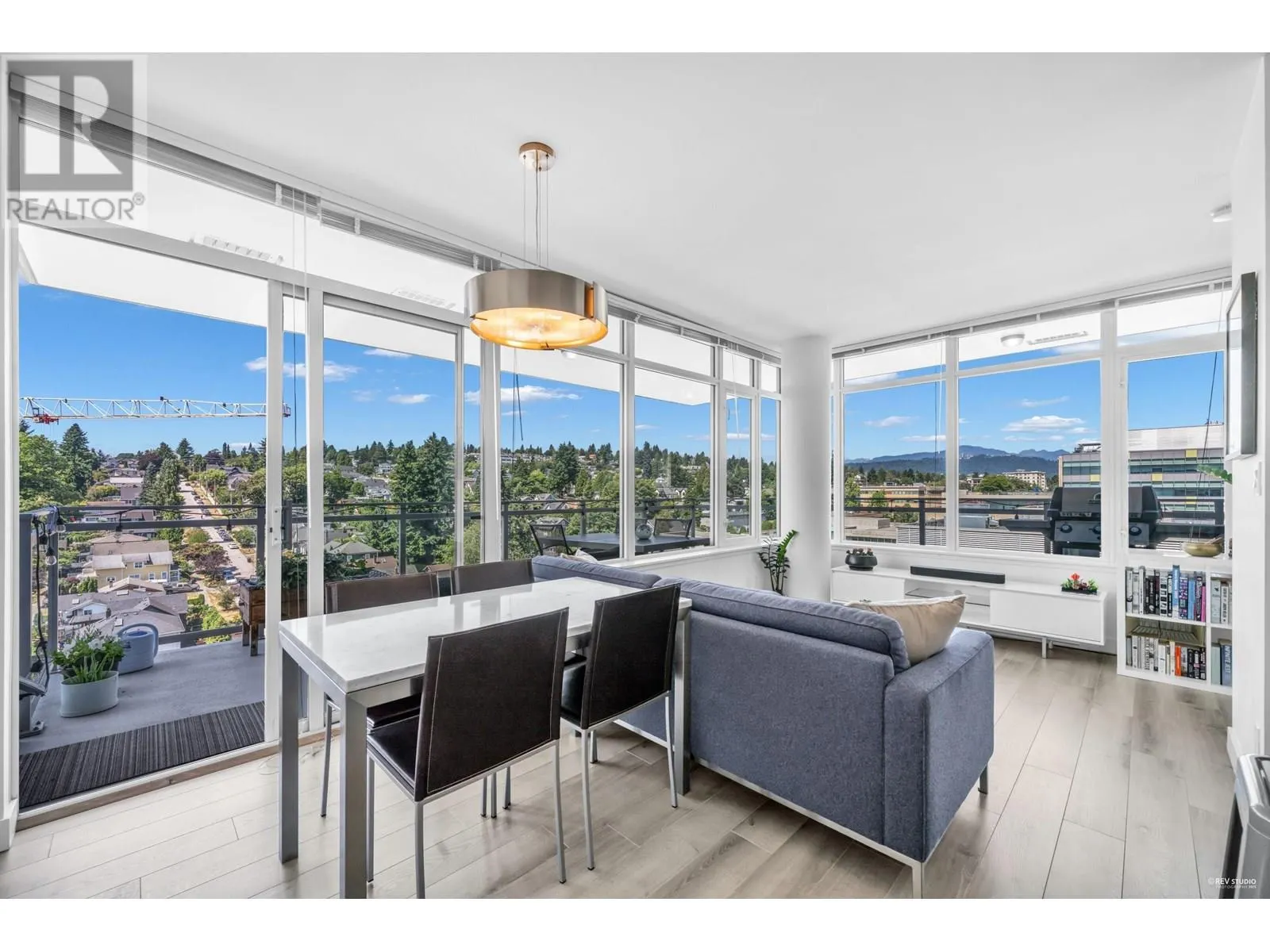 1203 200 NELSON'S CRESCENT