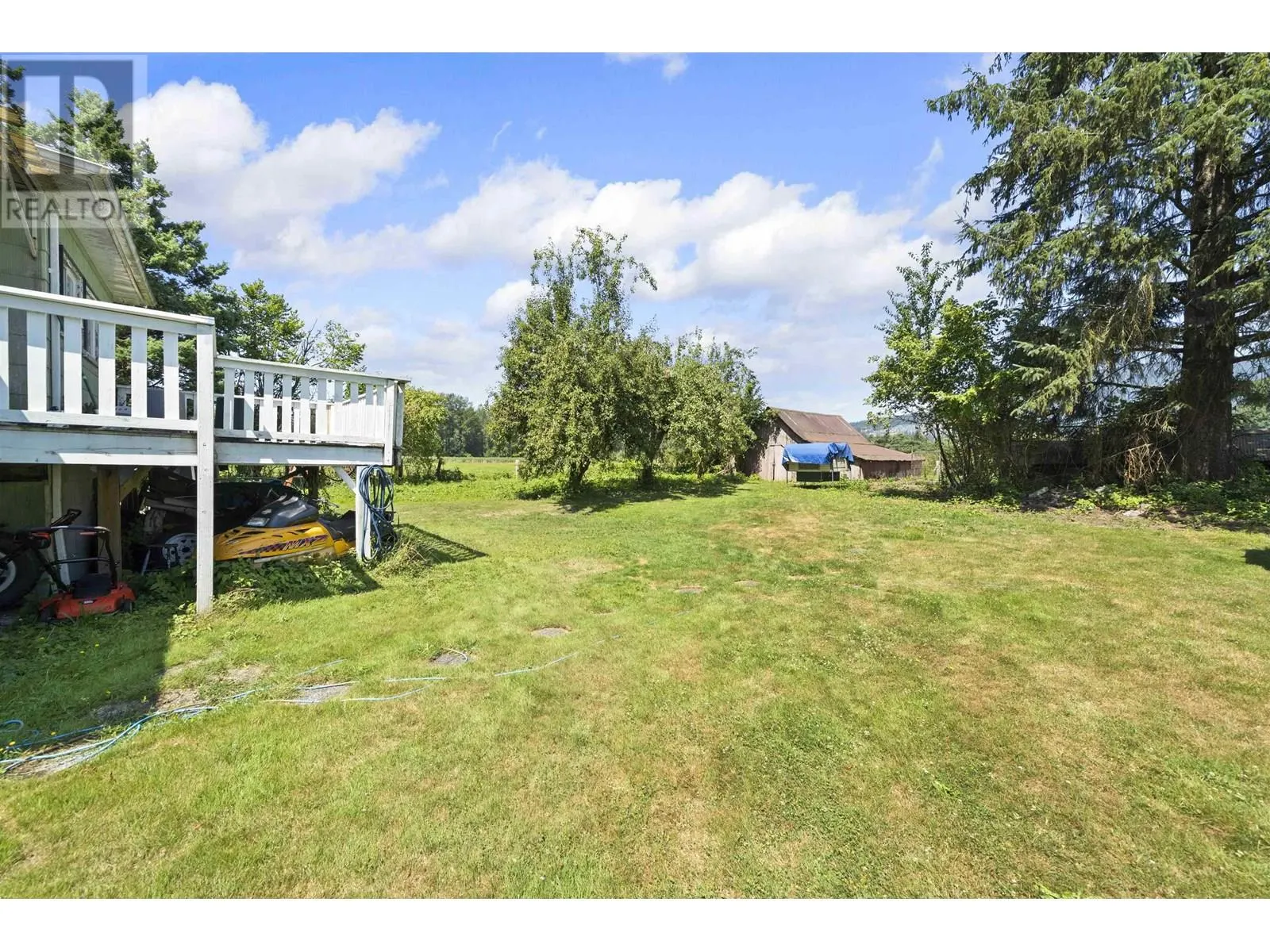 489 PRAIRIE AVENUE