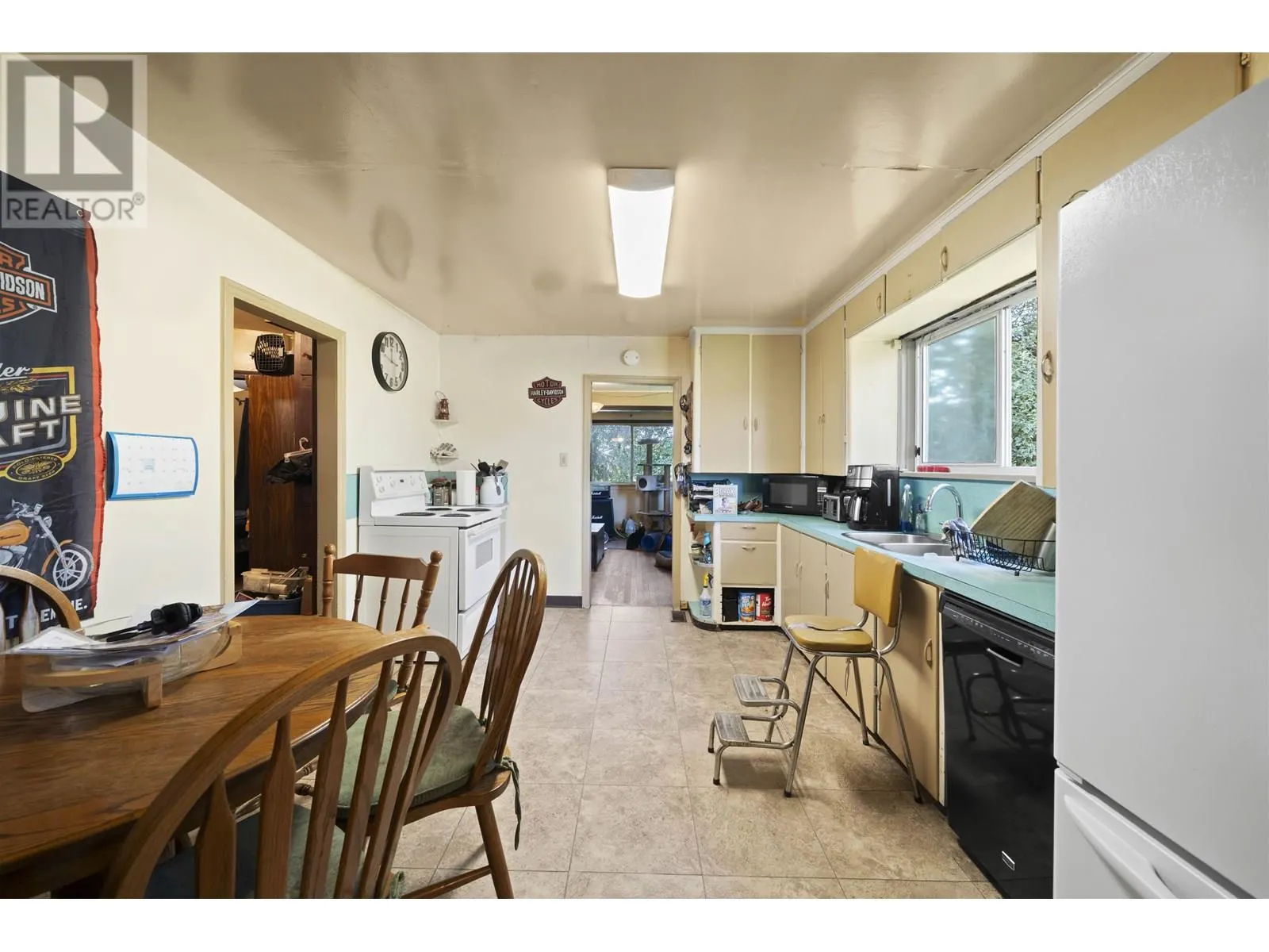 489 PRAIRIE AVENUE