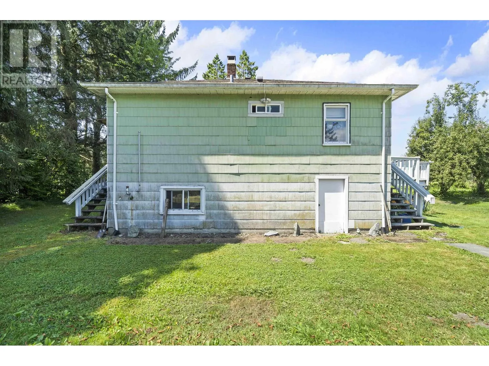 489 PRAIRIE AVENUE