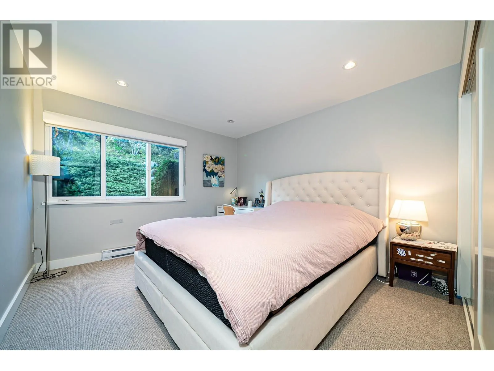 18 2214 FOLKESTONE WAY