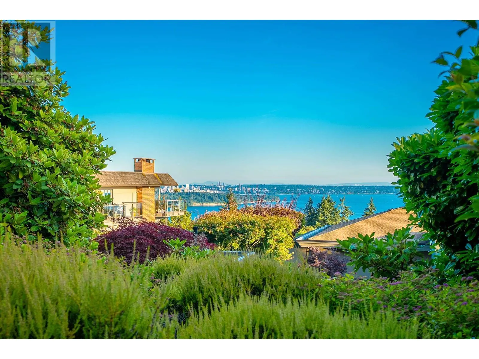 18 2214 FOLKESTONE WAY