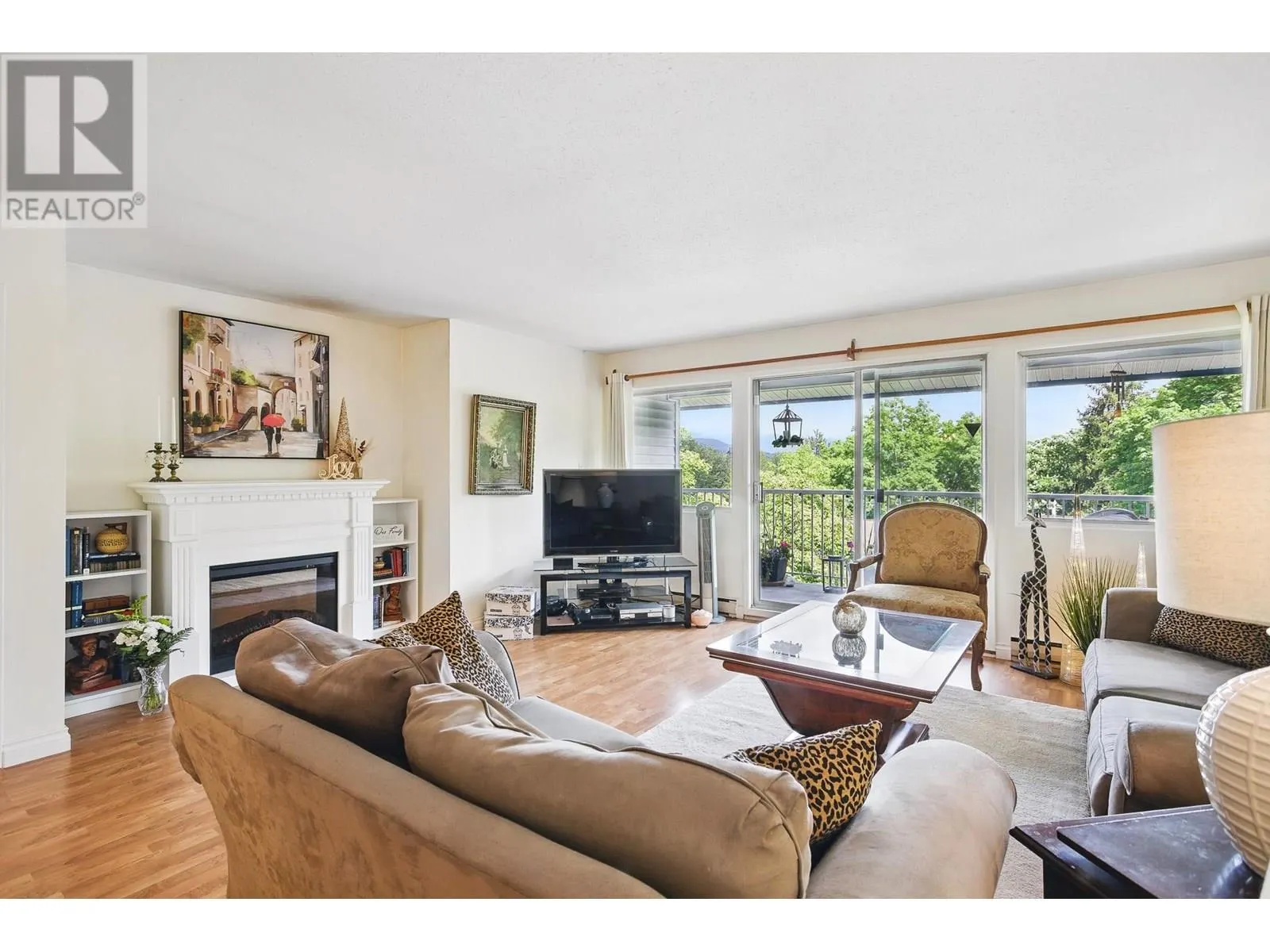 1087 CECILE DRIVE