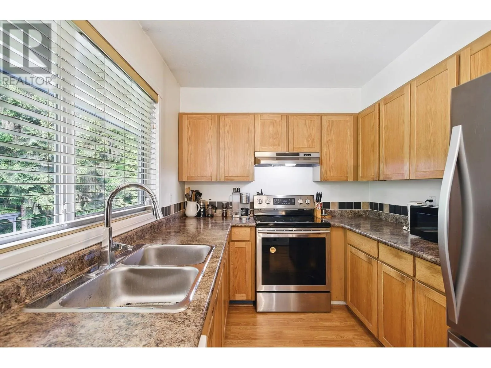 1087 CECILE DRIVE
