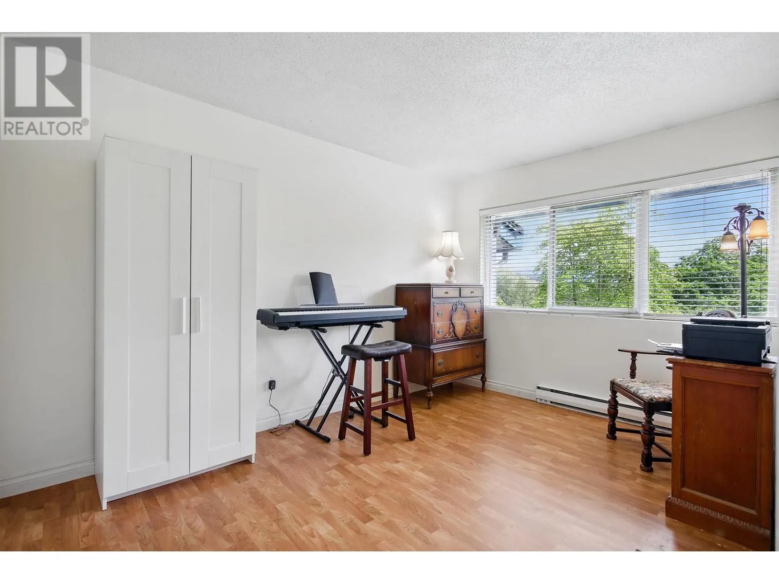 1087 CECILE DRIVE
