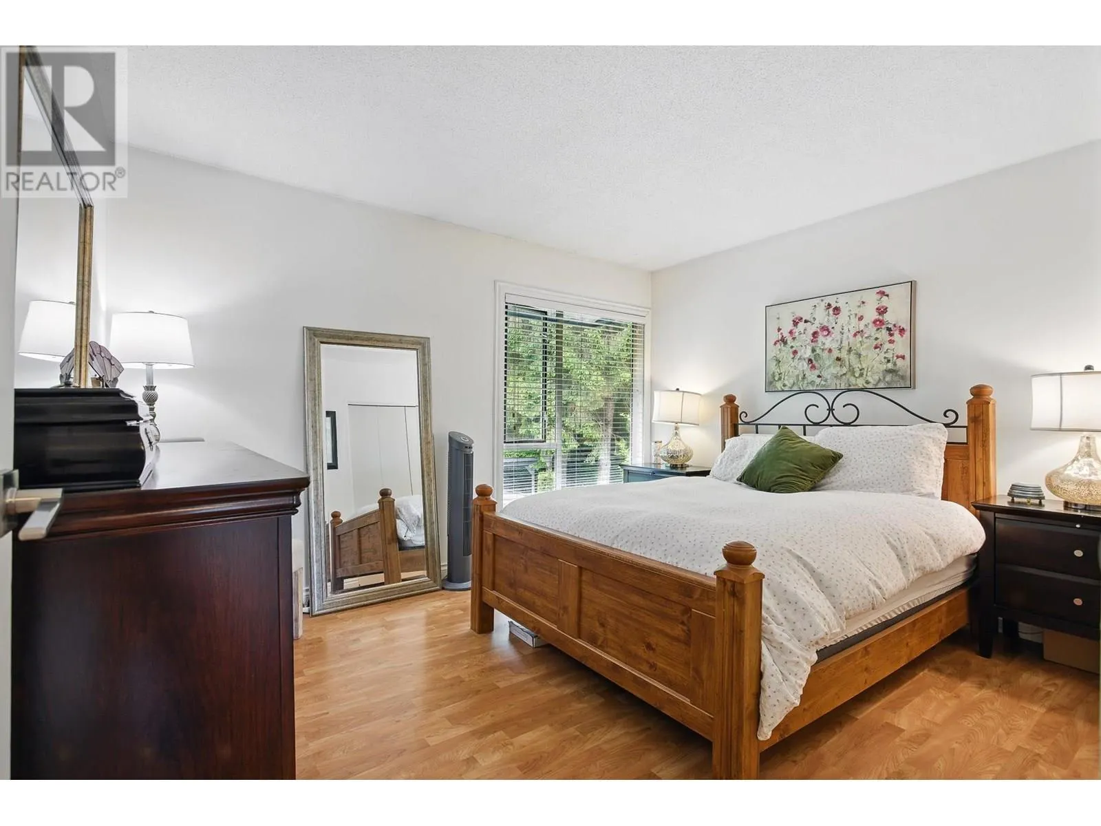 1087 CECILE DRIVE