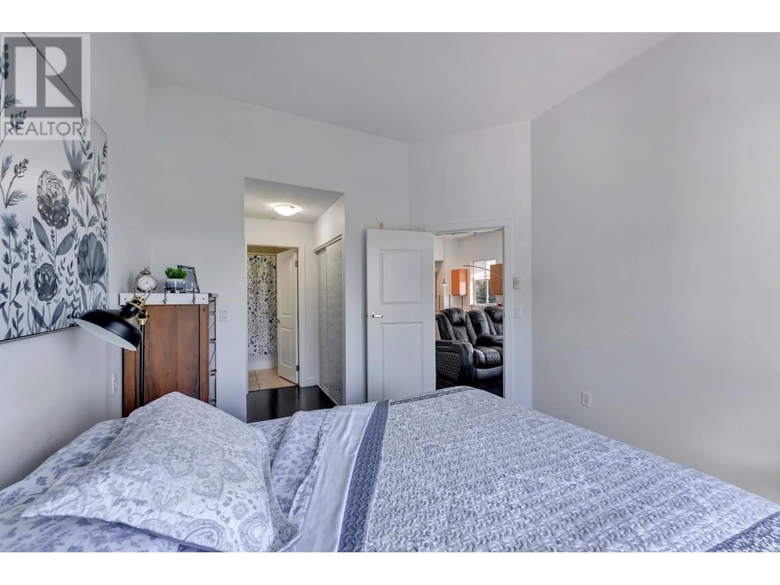 402 12020 207A STREET