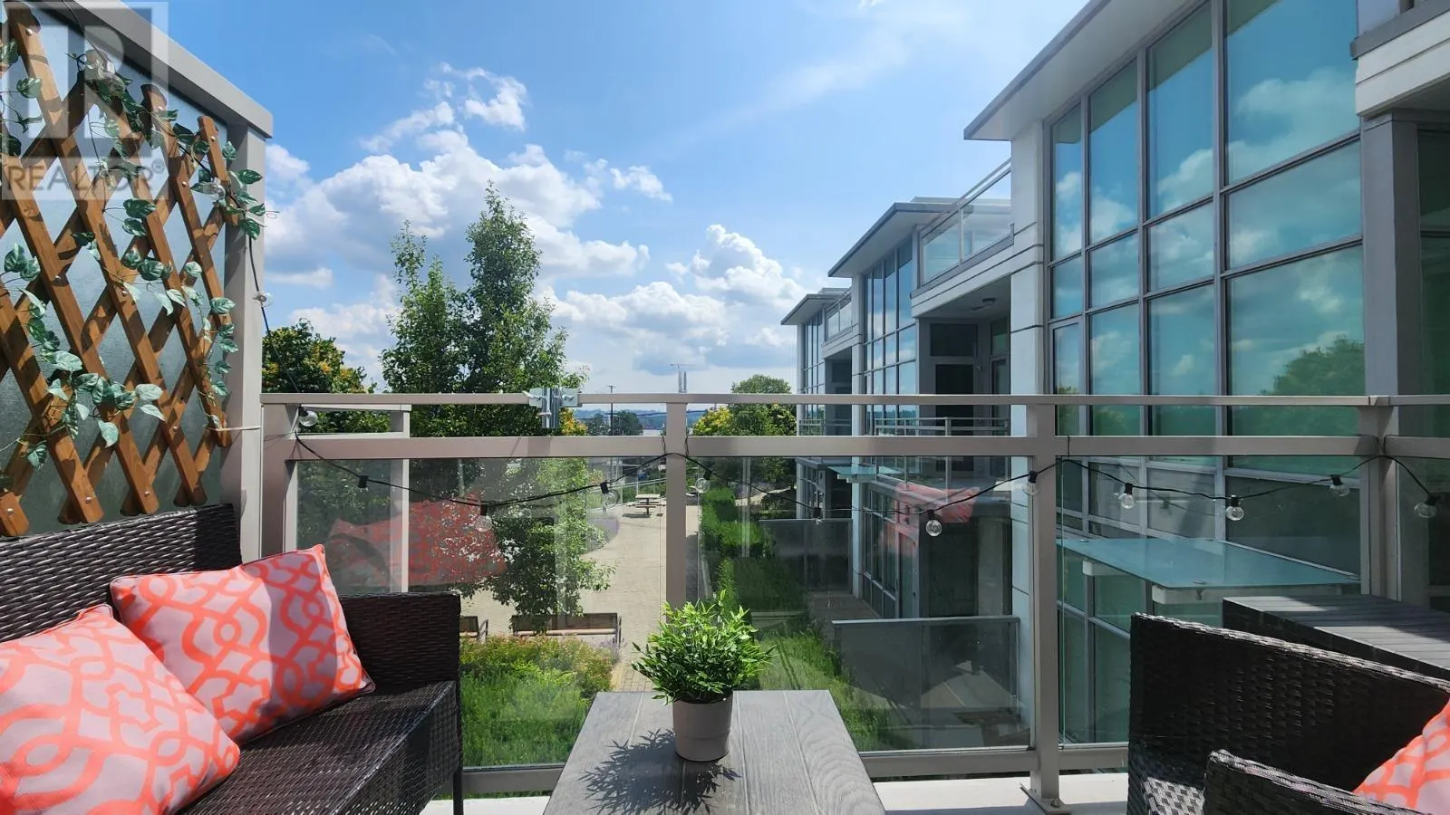 208 200 NELSON'S CRESCENT