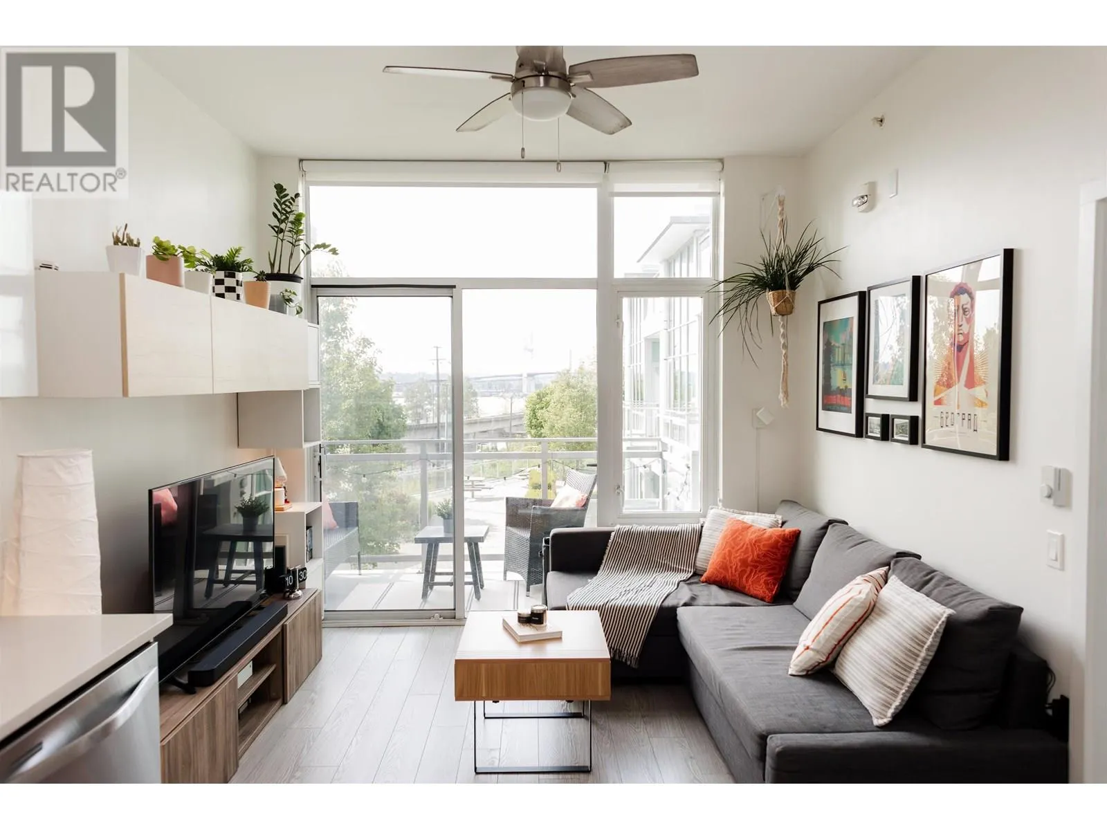 208 200 NELSON'S CRESCENT