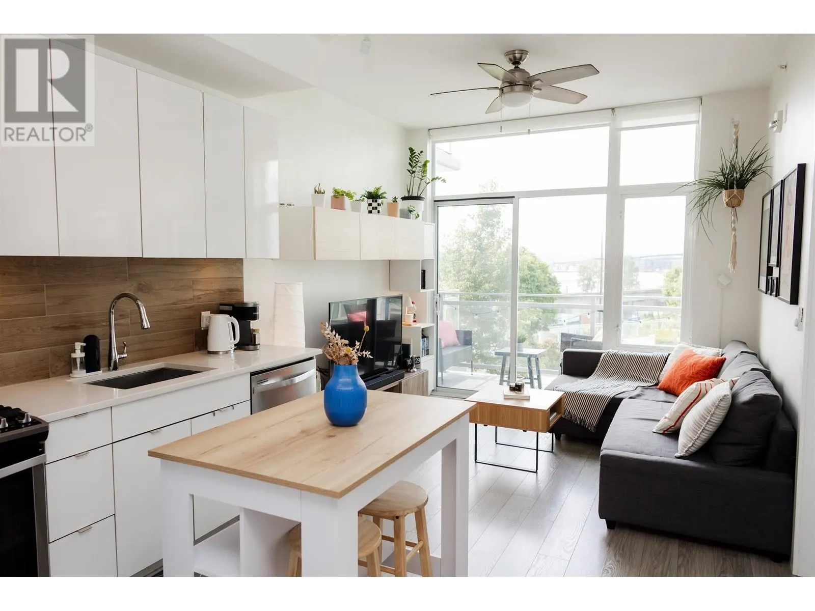 208 200 NELSON'S CRESCENT