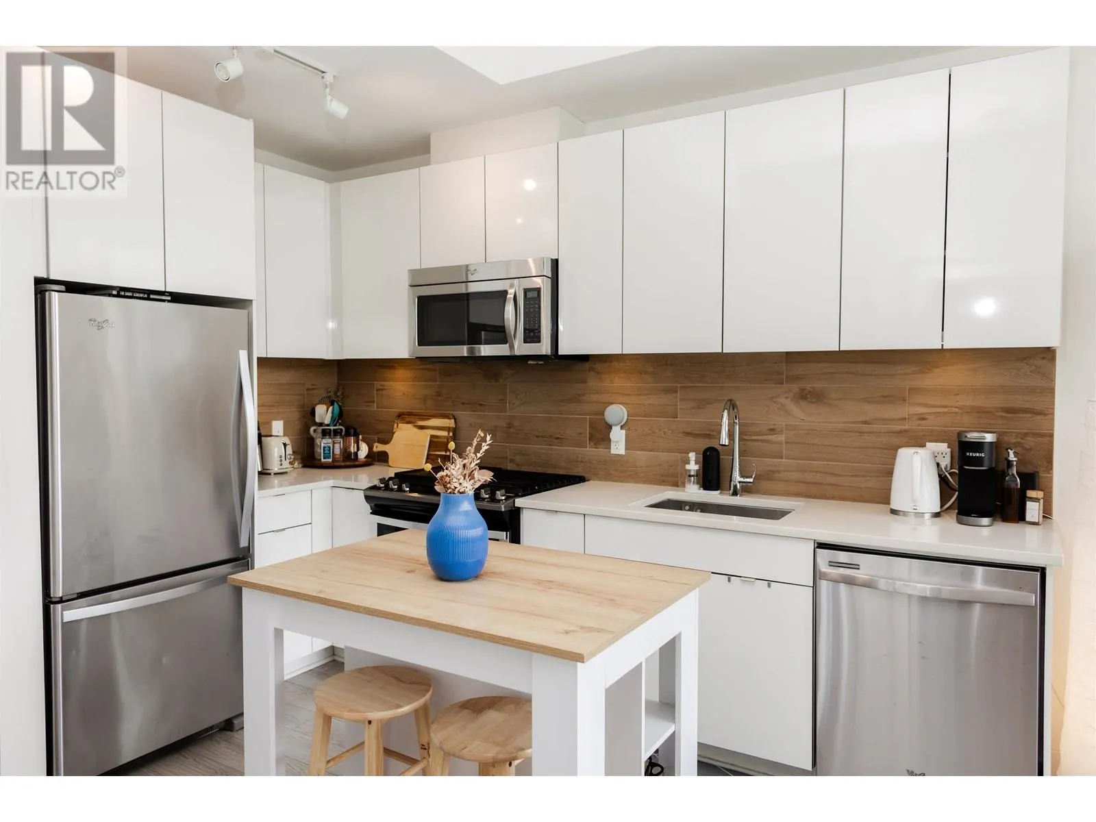 208 200 NELSON'S CRESCENT