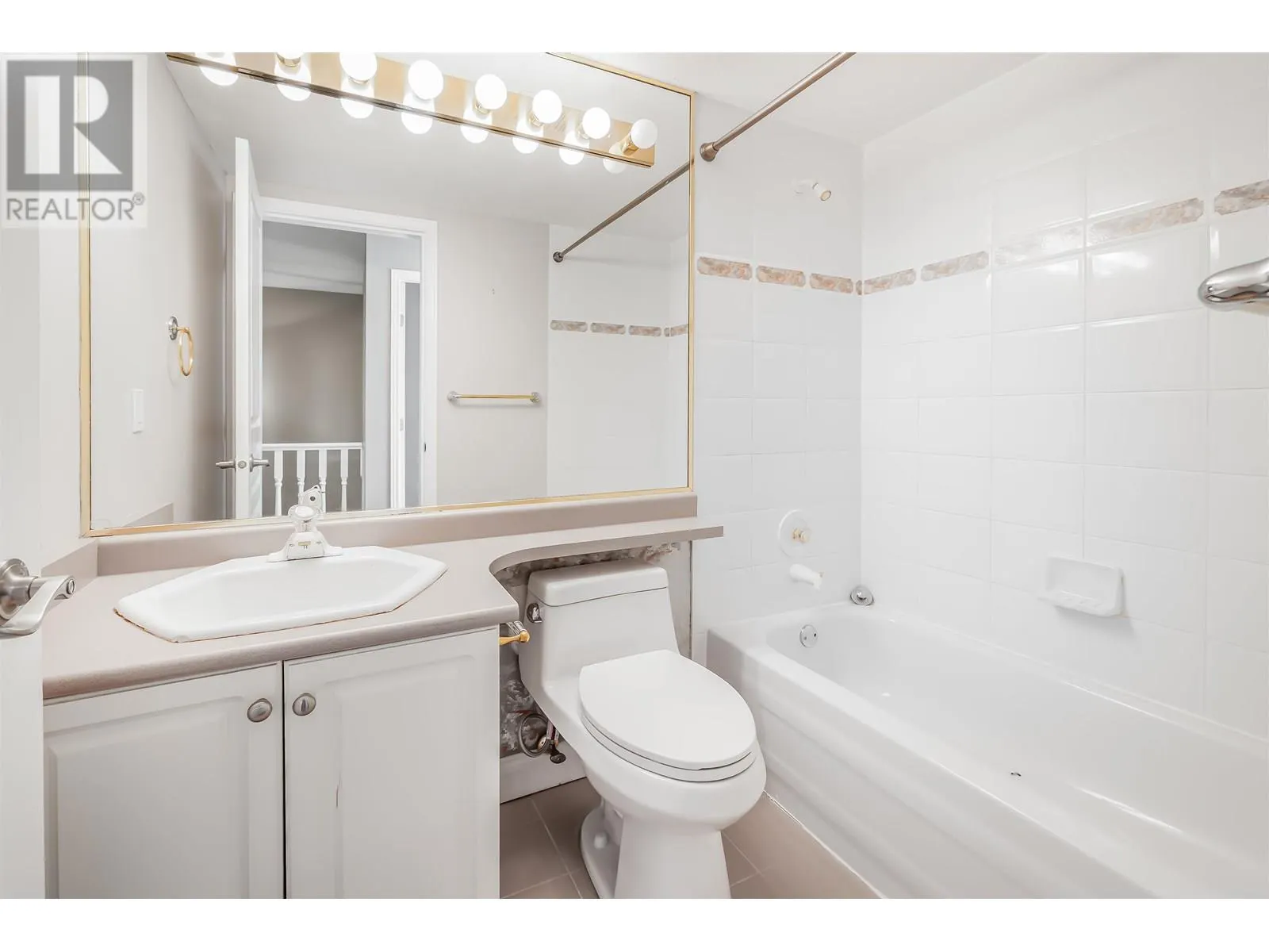 101 180 RAVINE DRIVE