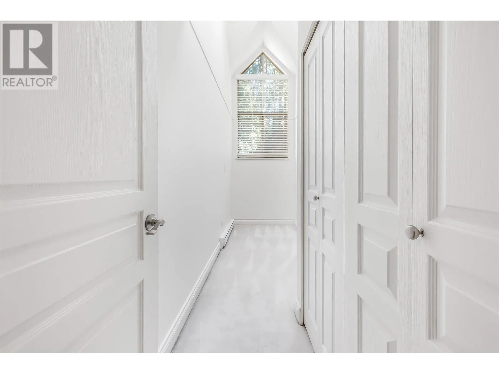 101 180 RAVINE DRIVE