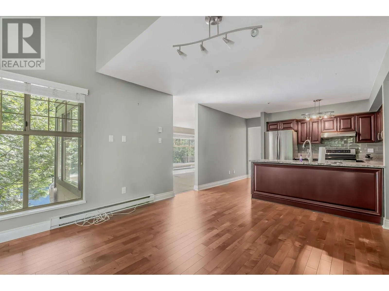 101 180 RAVINE DRIVE