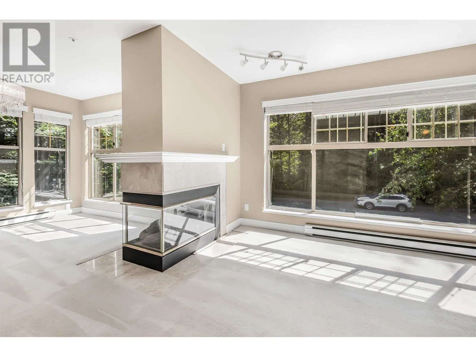 101 180 RAVINE DRIVE