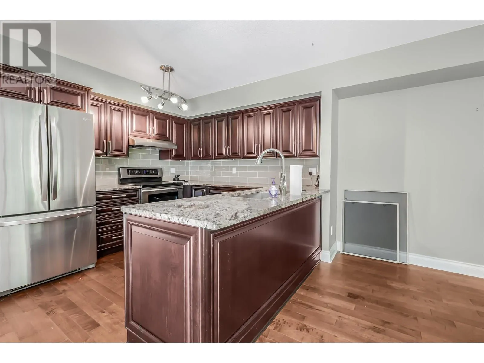 101 180 RAVINE DRIVE