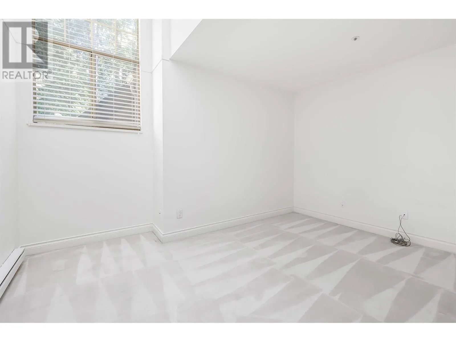 101 180 RAVINE DRIVE